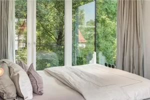 Спальня виллы в парке в центре Мюнхена